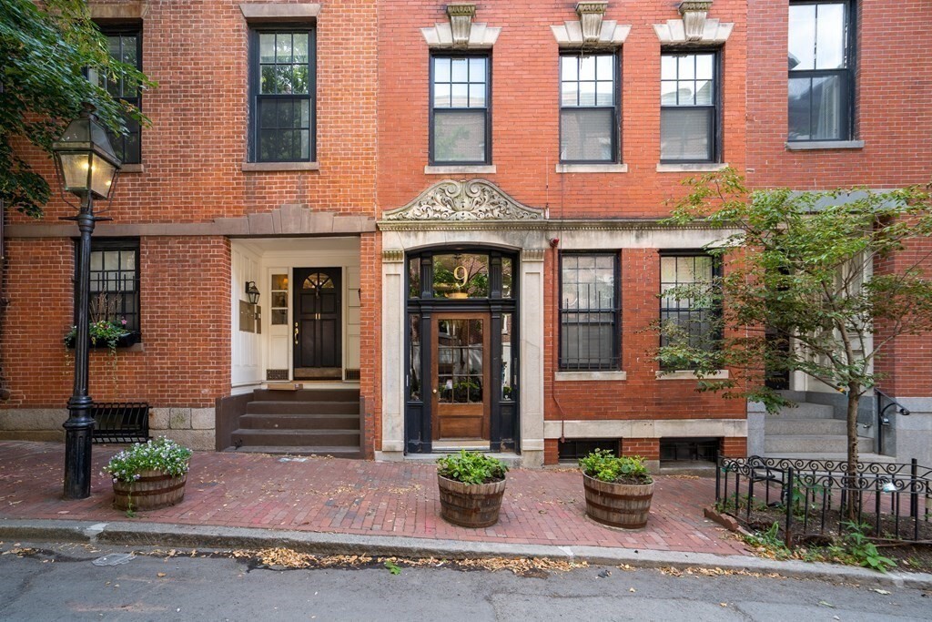 9 Hancock St in Boston, MA - Building Photo