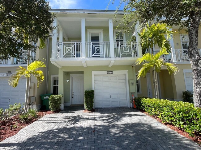 10717 NW 75th Terrace in Doral, FL - Building Photo - Building Photo