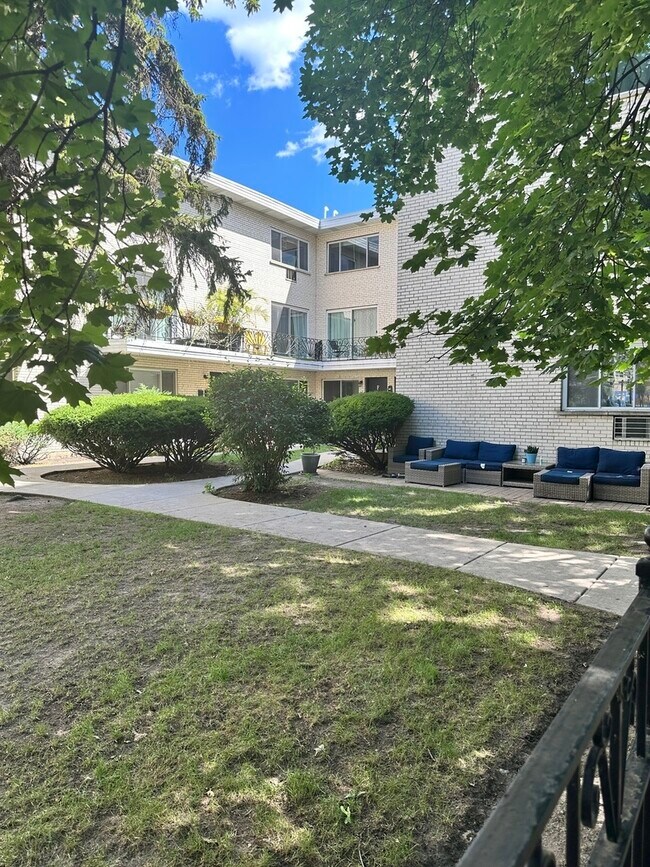 property at 4201 N Paulina St
