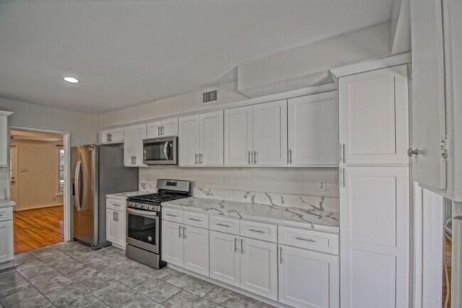 11121 Garfield Ave in Culver City, CA - Building Photo - Building Photo
