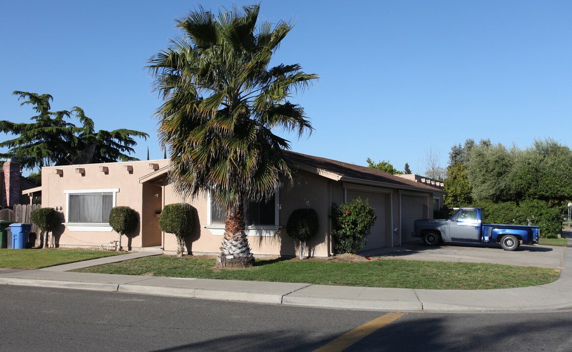 1581 Mitchell Ave in Turlock, CA - Building Photo