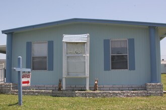 Imperial Courts Mobile Home Park in New Port Richey, FL - Foto de edificio - Building Photo