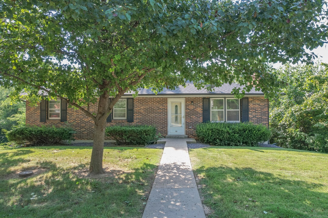 131 Cresent Dr in Jefferson City, MO - Building Photo