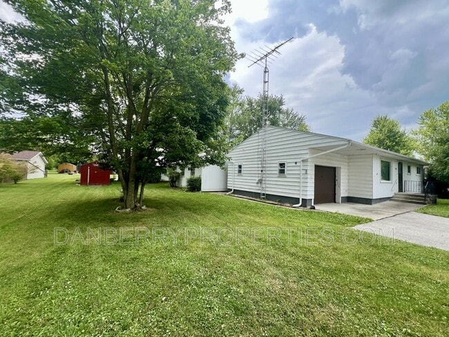 12560 Hughes St in Fostoria, OH - Building Photo - Building Photo