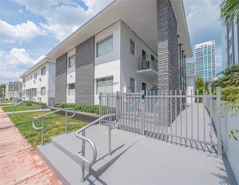 6871 Abbott Ave in Miami Beach, FL - Building Photo
