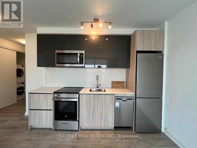 3100 Keele St in Toronto, ON - Building Photo - Building Photo