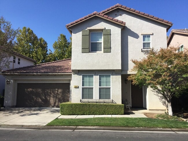 property at 1924 N Larose Ln