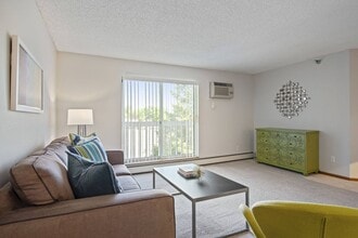 Northpointe in Coon Rapids, MN - Foto de edificio - Building Photo