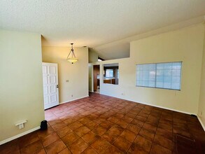 5325 Adobe Dr in Palmdale, CA - Building Photo - Building Photo