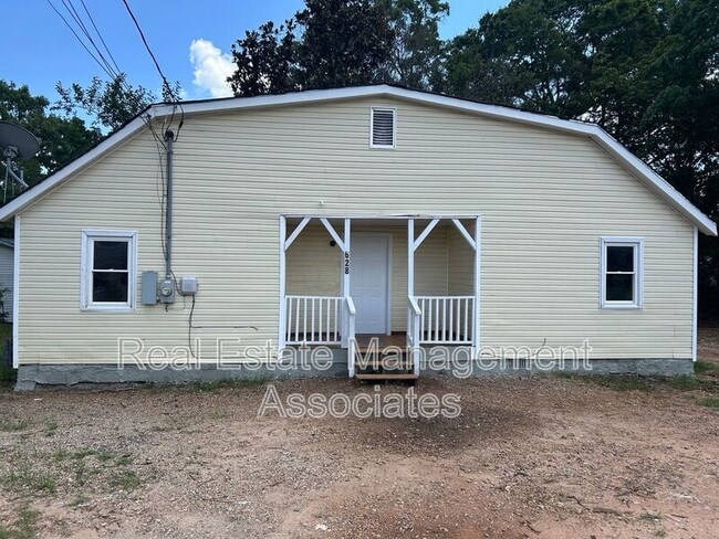 property at 628 E Broad St