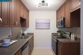 2728 Oak Rd in Walnut Creek, CA - Building Photo - Building Photo