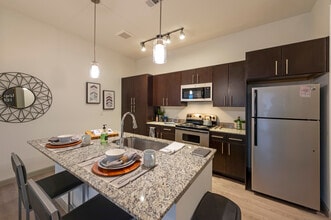 Lark Huntsville in Huntsville, TX - Foto de edificio - Building Photo