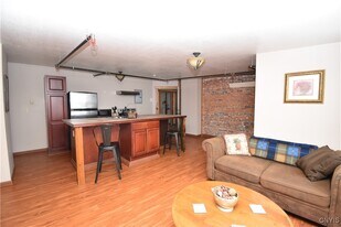 150 Court St in Watertown, NY - Building Photo