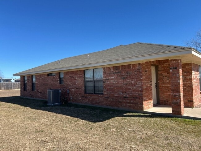 915 McDaniel Cir in Killeen, TX - Building Photo - Building Photo