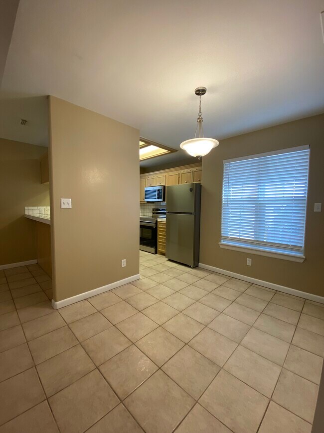 1209 Swallow Ave, Unit #3 in McAllen, TX - Foto de edificio - Building Photo