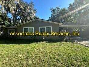 3215 NW 52nd Pl in Gainesville, FL - Building Photo - Building Photo