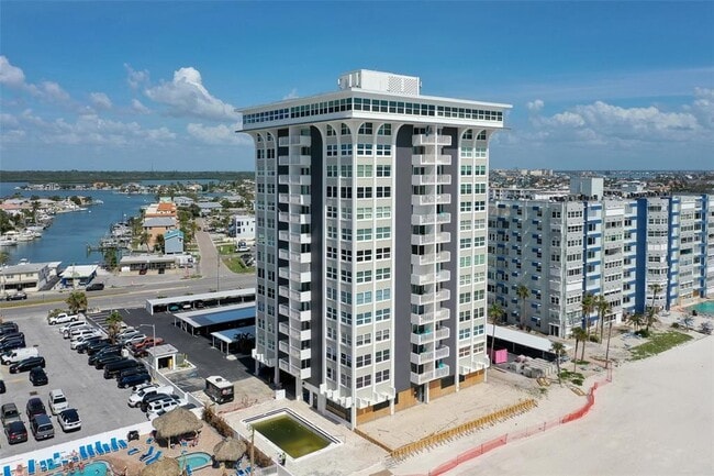 17408 Gulf Blvd in Redington Shores, FL - Building Photo - Building Photo