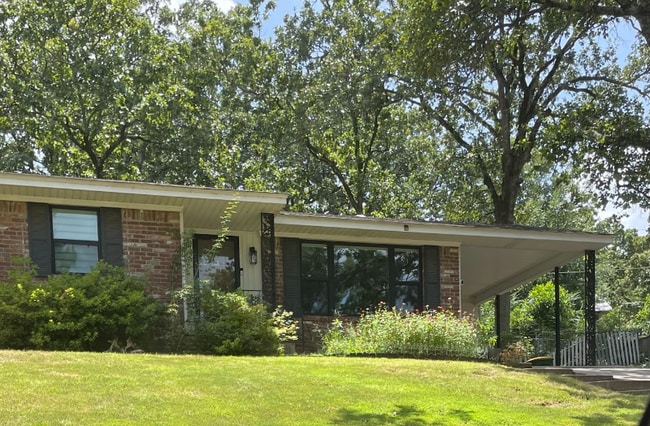 3737 Lakeshore Dr in North Little Rock, AR - Building Photo - Building Photo