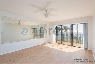 7500 Sunshine Skyway Ln S in St. Petersburg, FL - Building Photo