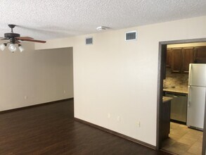 200 Lodge Dr, Unit 801 in Lafayette, LA - Foto de edificio - Building Photo