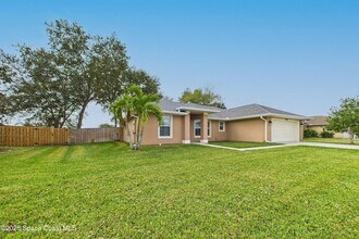 1936 Gloria Cir in Palm Bay, FL - Foto de edificio - Building Photo