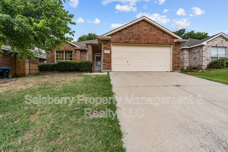 4717 Barnhill Ln in Fort Worth, TX - Building Photo