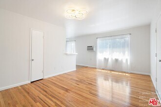 6640 Woodman Ave in Los Angeles, CA - Building Photo - Building Photo