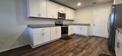 5819 Rolling Gln in San Antonio, TX - Foto de edificio - Building Photo