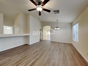 1651 W Quick Draw Way in Queen Creek, AZ - Foto de edificio - Building Photo