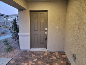 6139 Rathbone St in Las Vegas, NV - Foto de edificio - Building Photo