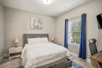 2131 McIlhenny St in Houston, TX - Building Photo - Building Photo