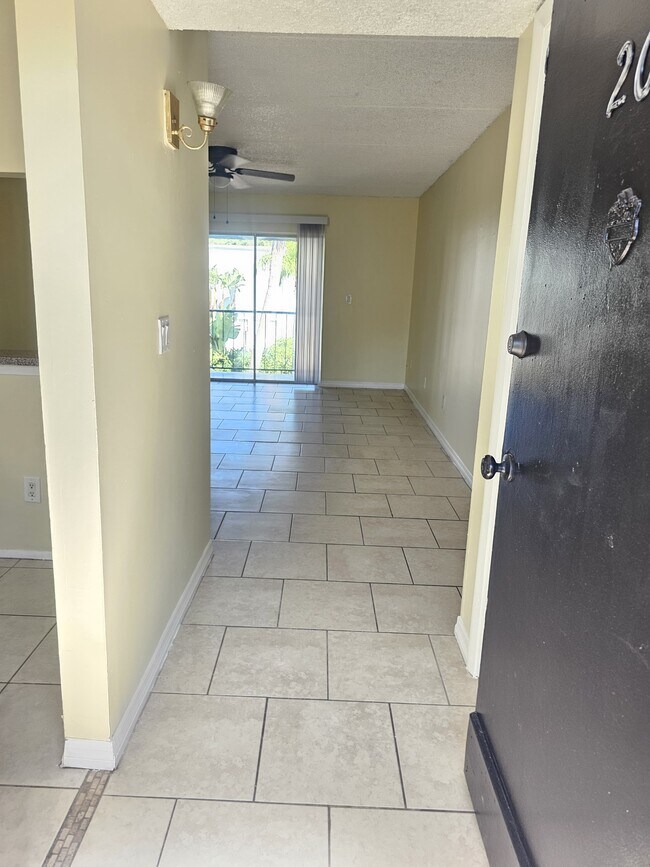 2845 Somerset Park Dr in Tampa, FL - Building Photo - Building Photo