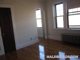 349 Pleasant St in Malden, MA - Building Photo