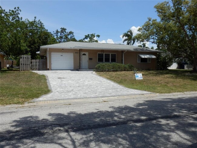 3301 52nd Way N in St. Petersburg, FL - Building Photo - Building Photo