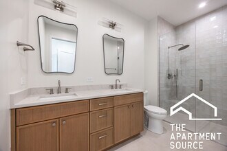 1624 W Grand Ave, Unit 2W in Chicago, IL - Building Photo - Building Photo