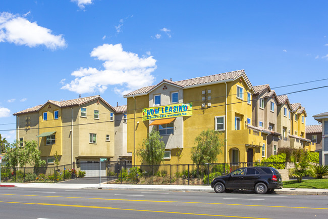 Balboa Homes in Lake Balboa, CA - Foto de edificio - Building Photo