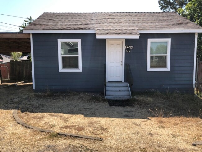 property at 1205 Oro Dam Blvd W