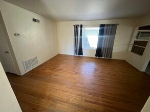 1461 Topaz Way in Sacramento, CA - Building Photo - Building Photo