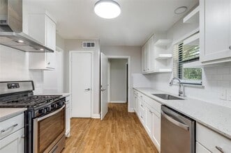 5731 Berkshire Ln in Dallas, TX - Building Photo - Building Photo