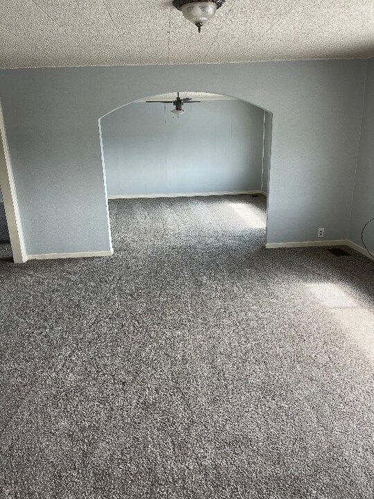 607 2nd Ave in Zillah, WA - Foto de edificio