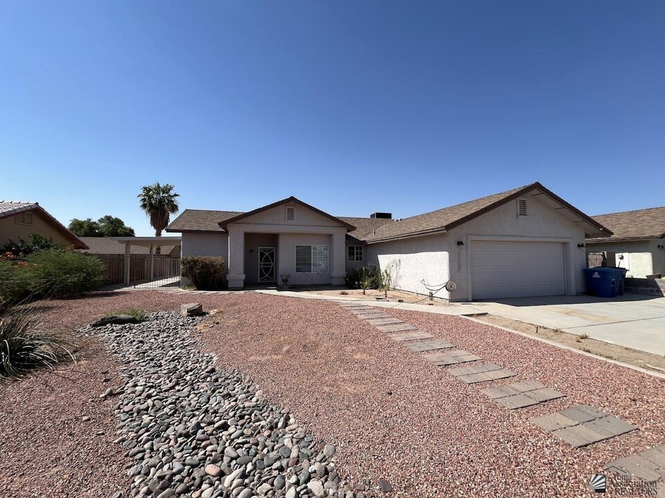 11147 E 27th St in Yuma, AZ - Building Photo