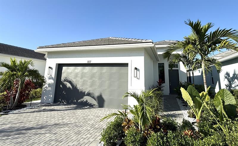 187 SE Via Sangro in Port St. Lucie, FL - Building Photo