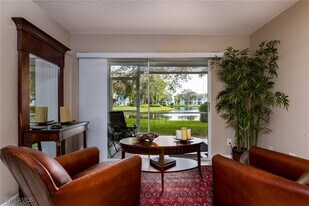 109 Wading Bird Cir in Naples, FL - Building Photo