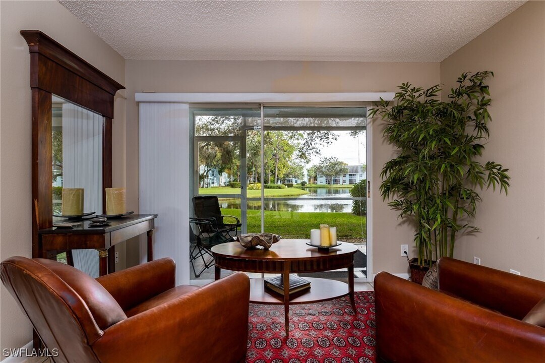 109 Wading Bird Cir in Naples, FL - Foto de edificio