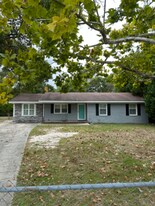 5933 Duggins Cove Pl in Hope Mills, NC - Building Photo