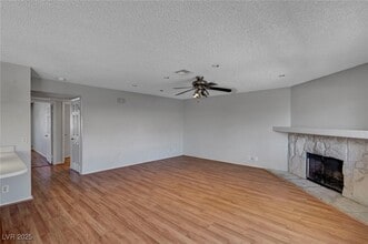 913 Falconhead Ln in Las Vegas, NV - Building Photo - Building Photo