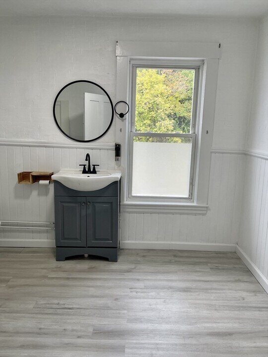 462 Main St-Unit -2 in Gardner, MA - Building Photo