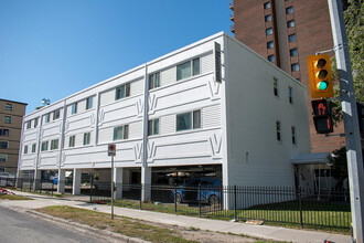 Central Beltline Apartments in Calgary, AB - Building Photo - Building Photo