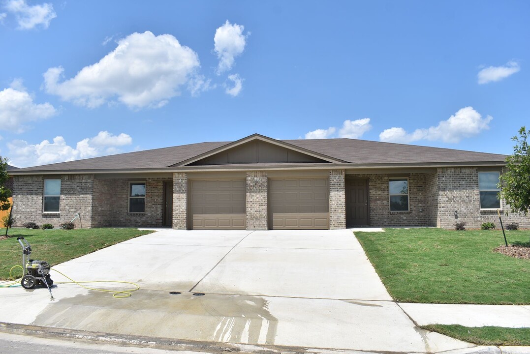 1807 Emma Naylor Ct-Unit -B-STILL OCCUPIED BY RESIDENT in Harker Heights, TX - Foto de edificio