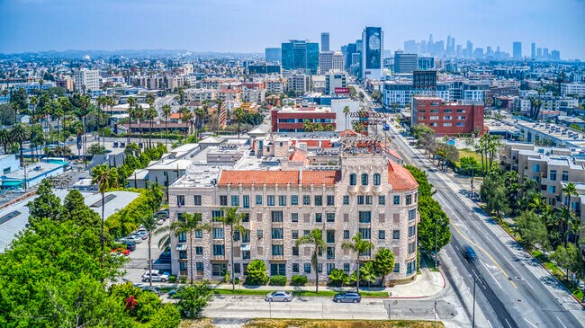 Los Altos Apartments in Los Angeles, CA - Foto de edificio - Building Photo